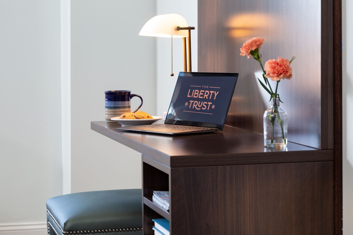 Historic Boutique Hotel in Heart of Downtown Roanoke -Restaurants, Shops & More!