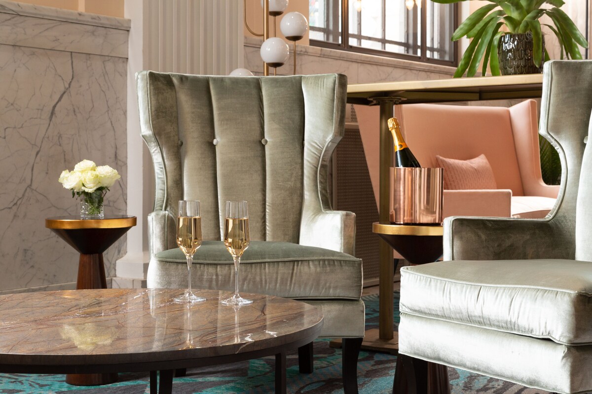 Breathtaking City Views -Free Wifi -Historic Hotel Close to Restaurants & More!