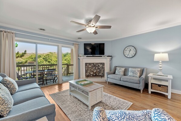 QF3: Second Wind | Mid Level Living Area - Fireplace Not Available For Guest Use