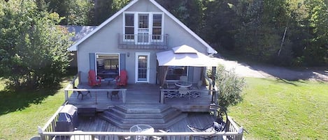 Spacious lakeside cottage with amazing views, Perfect for a peaceful getaway