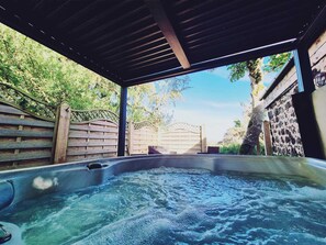 Hot Tub / whirlpool bath (Outdoor)