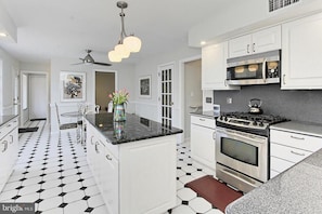 Gas stove/oven, microwave, coffee pot
