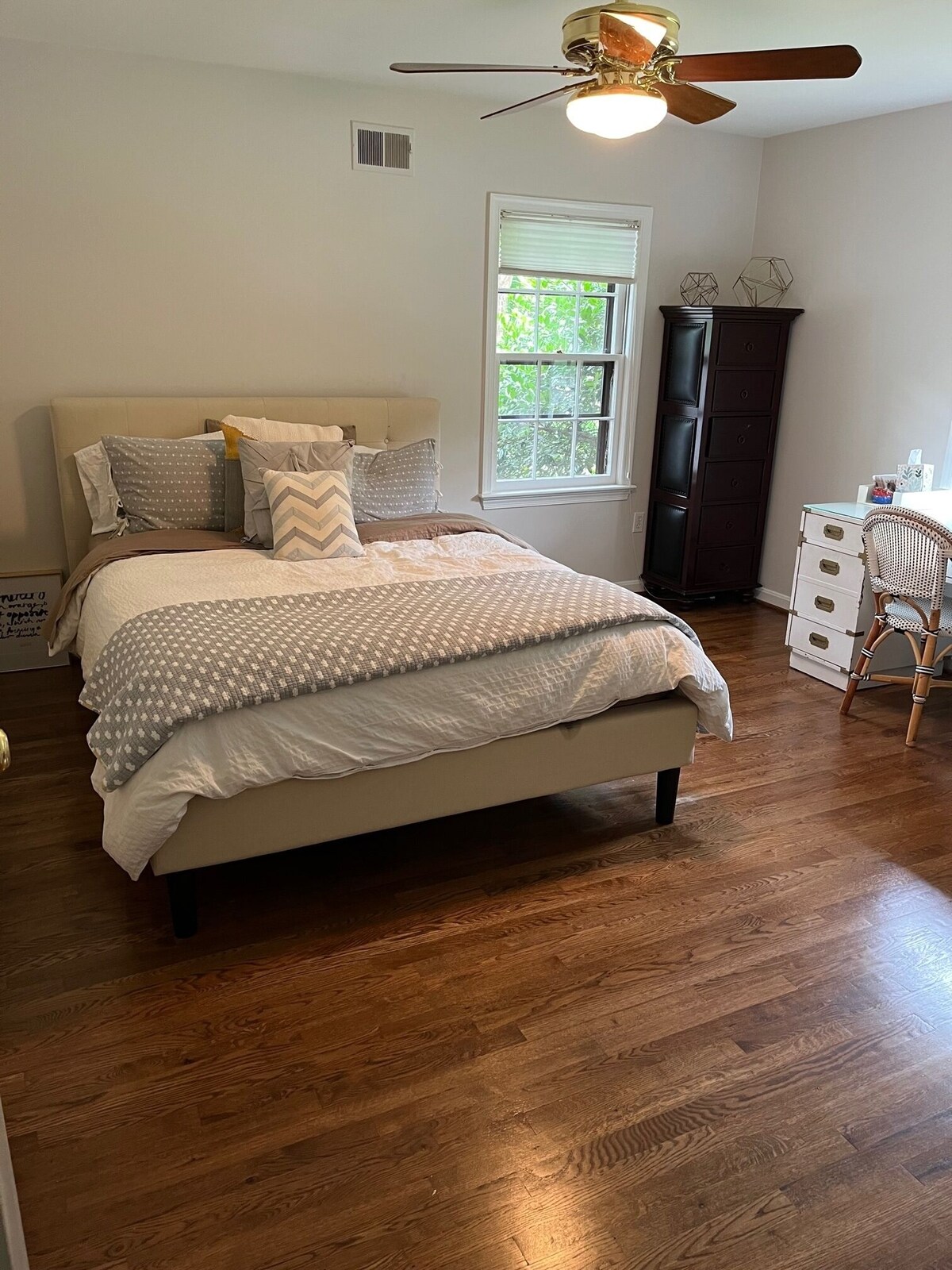Lovely Quiet Family Home w POOL on Wooded Lot Just 20 Minutes From DC
