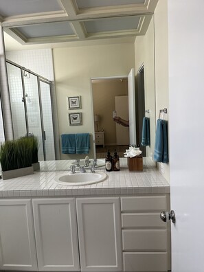 Twin bedroom attached bathroom