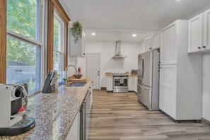 Flooring, Indoors, Room, Floor, Kitchen