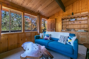 Living Room w/mountain views.