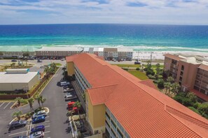 "Coastal Castaway" 300 feet to the beach