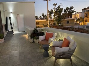 Stylish Home with Roof-Top Patio - Historic Centre (154)