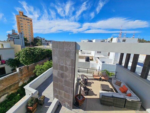 Stylish Home with Roof-Top Patio - Historic Centre (1406)