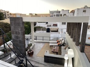 Stylish Home with Roof-Top Patio - Historic Centre (146)