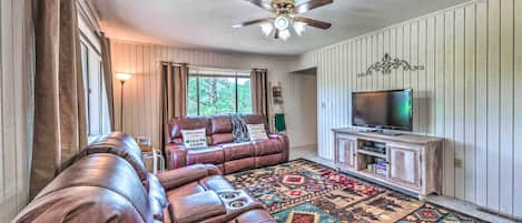 Ruidoso Vacation Rental | 4BR | 2BA | 1,624 Sq Ft | Step-Free Access Via Ramp