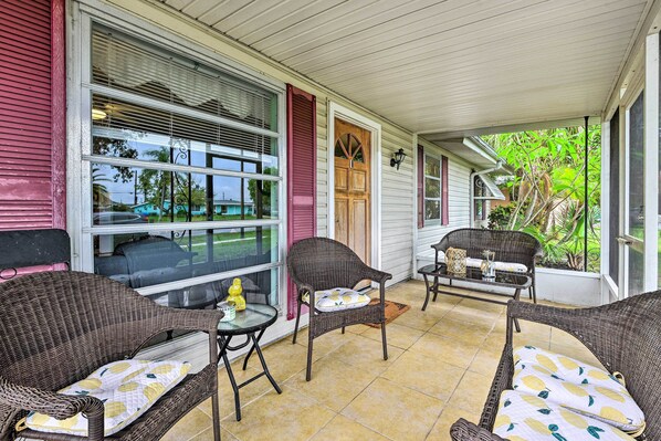 North Port Vacation Rental | 2BR | 1.5BA | Step-Free Access | 1,063 Sq Ft