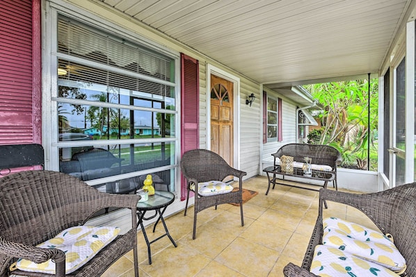 North Port Vacation Rental | 2BR | 1.5BA | Step-Free Access | 1,063 Sq Ft