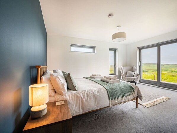 Furniture, Property, Plant, Comfort, Wood, Window, Building, Interior Design, Floor, Pillow
