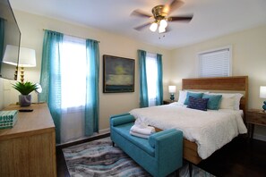 Queen Master bedroom with dresser.