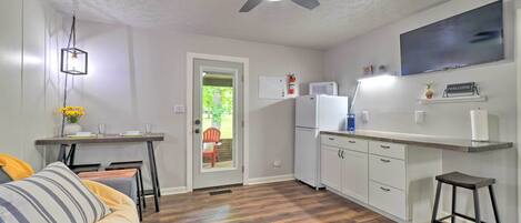 Knoxville Vacation Rental | 1BR | 1BA | Stairs Required | 512 Sq Ft