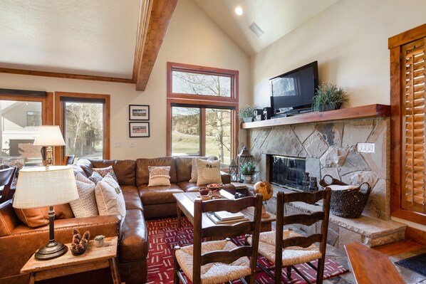 Screen, Living Room, Room, Indoors, Furniture