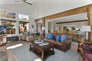 Living Room, Furniture, Indoors, Coffee Table, Table