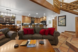 Living Room, Furniture, Indoors, Couch, Flooring