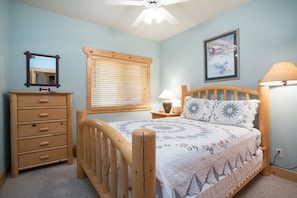 Bedroom, Room, Indoors, Furniture, Bed