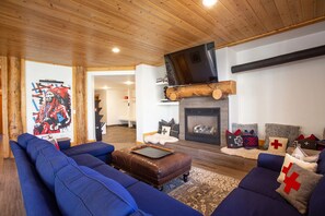 Living Room, Room, Indoors, Couch, Furniture