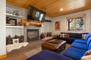 Living Room, Room, Indoors, Couch, Furniture