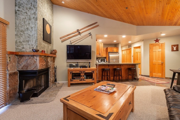 Flooring, Living Room, Indoors, Room, Hardwood