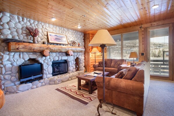 Living Room, Room, Indoors, Furniture, Couch
