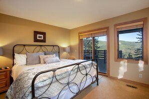 Flooring, Bedroom, Indoors, Room, Floor