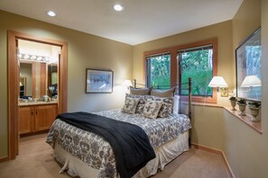Bedroom, Room, Indoors, Furniture, Bed