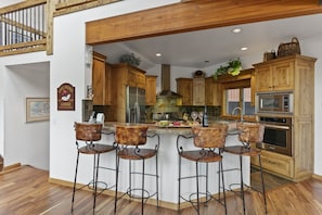 Indoors,Flooring,Floor,Hardwood,Kitchen
