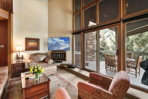 Living Room, Furniture, Indoors, Lamp, Table