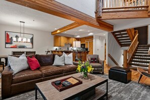 Living Room, Indoors, Furniture, Home Decor, Couch