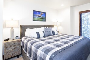 Bedroom, Room, Indoors, Furniture, Bed