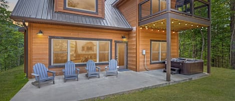 Back Deck with Hot Tub