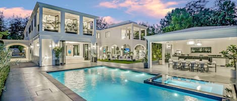 Villa Colette by LUXJB. LA'S FINEST VACATION RENTAL IN BEVERLY HILLS FLATS 90210