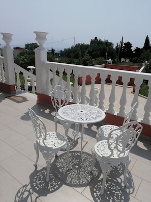 The huge veranda on the ground floor viewing to Tha garden, the beach and Zante!