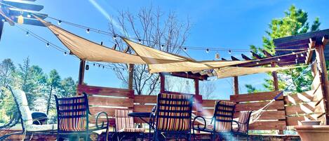 Come relax in ou hammocks, a great outdoor patio with a gas or charcoal grill.