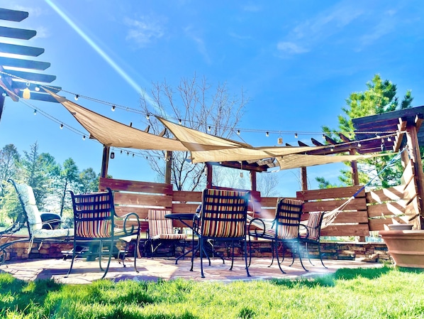 Come relax in ou hammocks, a great outdoor patio with a gas or charcoal grill.
