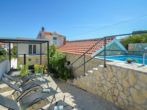 Ciel, Bâtiment, Fenêtre, Plante, Maison, L'Eau, Ombre, Design Urbain, Mobilier De Jardin, Chalet