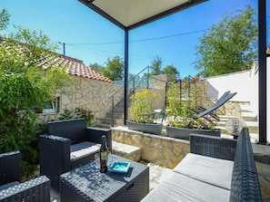 Plante, Propriété, Ciel, Bâtiment, Bleu Azur, Fenêtre, Ombre, Design Intérieur, Architecture, Design Urbain