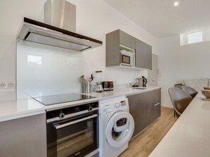 Cabinetry, Eigentum, Countertop, Wäschekammer, Waschmaschine, Küchengerät, Wäschetrockner, Haushaltsgerät, Herd, Küche