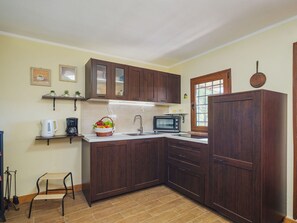 Cabinetry, Möbel, Countertop, Eigentum, Gebäude, Küchengerät, Haushaltsgerät, Küche, Holz, Schublade