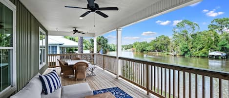 Spacious porch overlooking Fish River