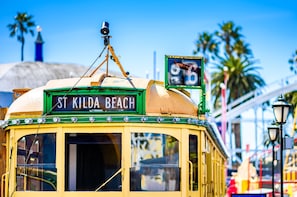 St Kilda Beach & Luna Park & Acland St - Family rides and amusement park, cafes