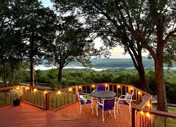 Welcome to the Sunset Oasis in the foothills of the Ozark’s!