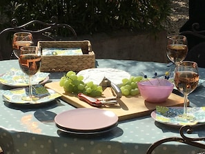 Wines and local cheese from local French markets to savor alfresco. 