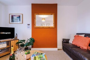 The spacious living space benefits from 2 sofas, a 40-inch smart TV and plenty of space to sit down and relax.