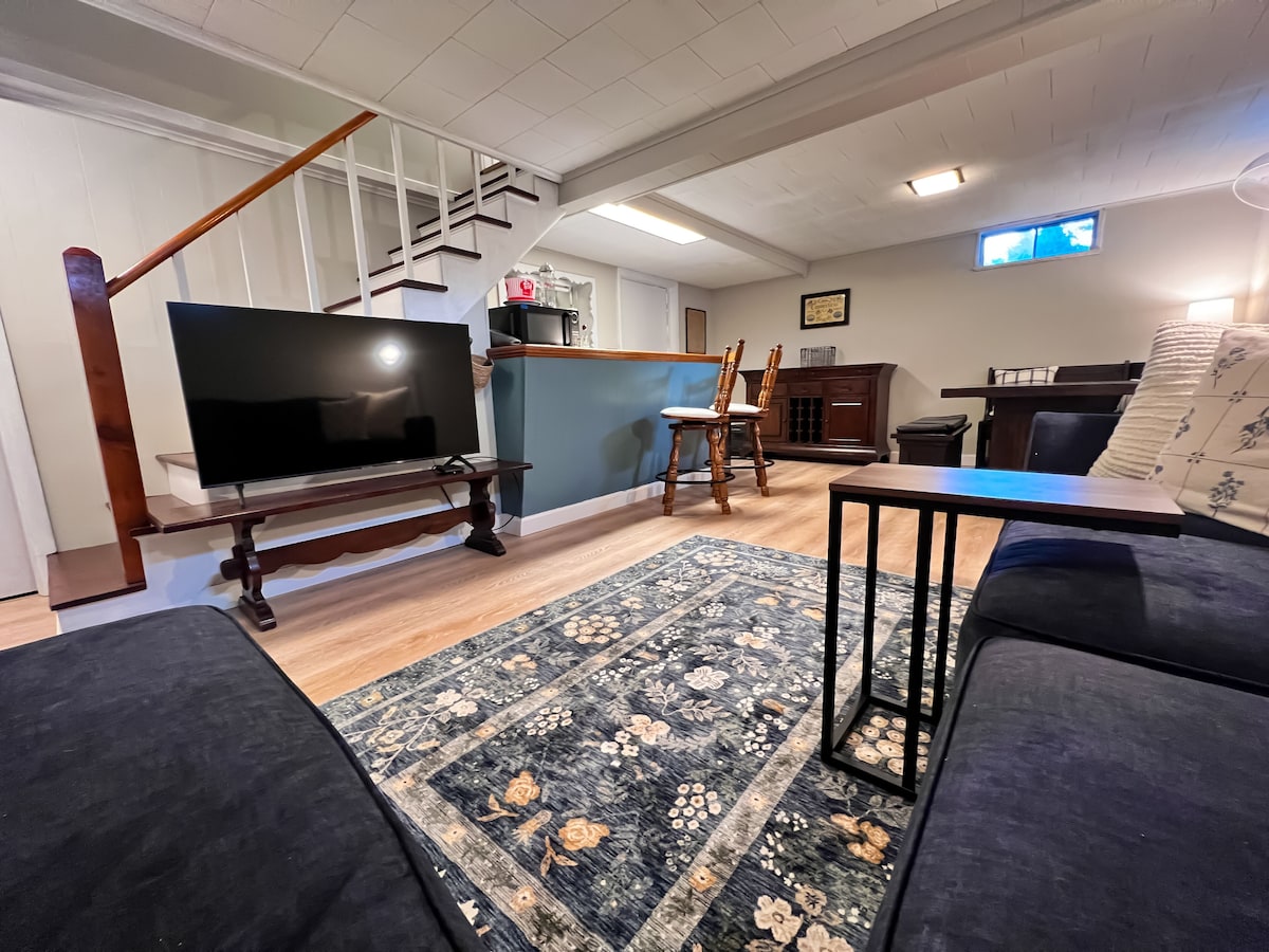 Charming 3BR Hilltop House, Newly Remodeled with Arcade