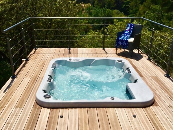 Bain à remous extérieur